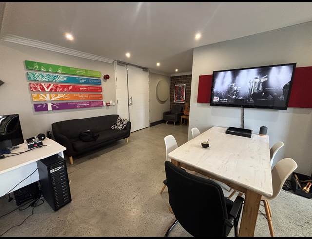 79M² OFFICE TO LET IN PAARDEVLEI