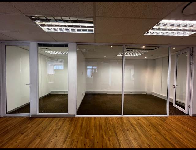 977M² OFFICE TO LET IN MOUILLE POINT