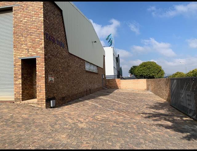 235M² WAREHOUSE RENTED IN LASER PARK