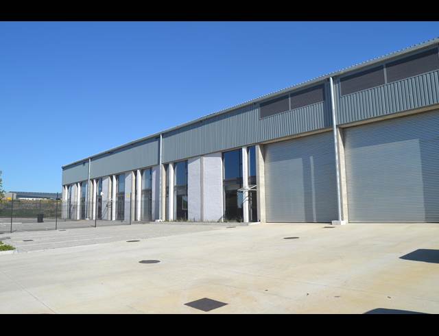 1,400M² WAREHOUSE TO LET IN ATLANTIC HILLS