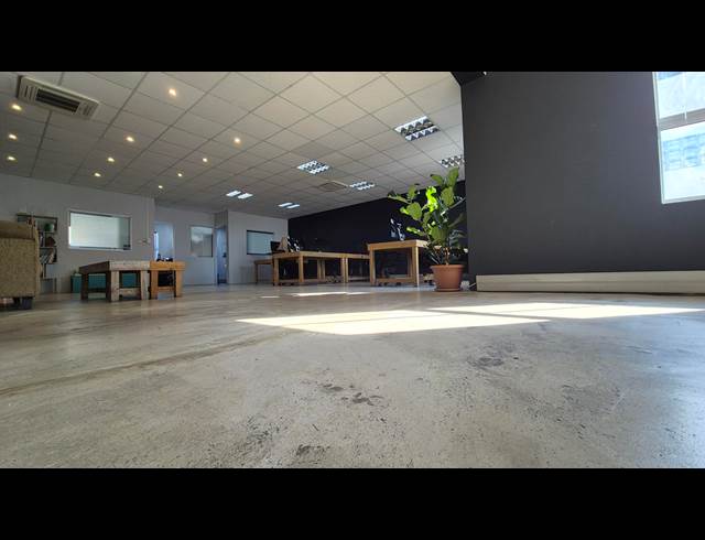 145M² OFFICE TO LET IN WESTLAKE