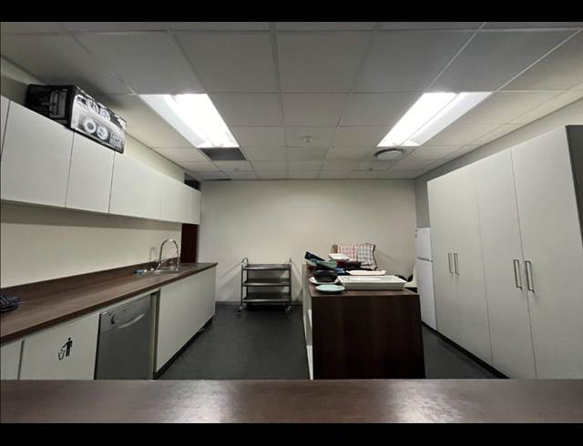 1,800M² OFFICE TO LET IN CAPE TOWN CITY CENTRE