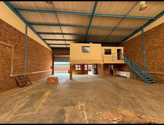 250M² WAREHOUSE TO LET IN LASER PARK
