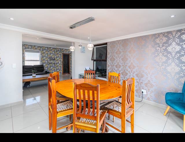 6 BEDROOM FREESTANDING RENTED IN TABLE VIEW