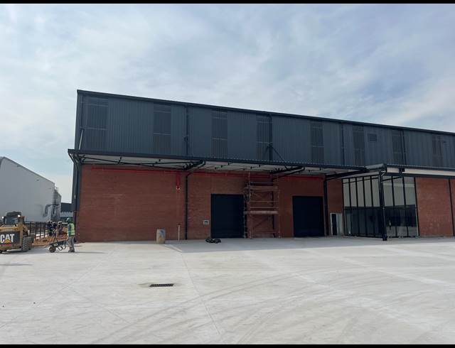1,000M² WAREHOUSE TO LET IN GOSFORTH PARK