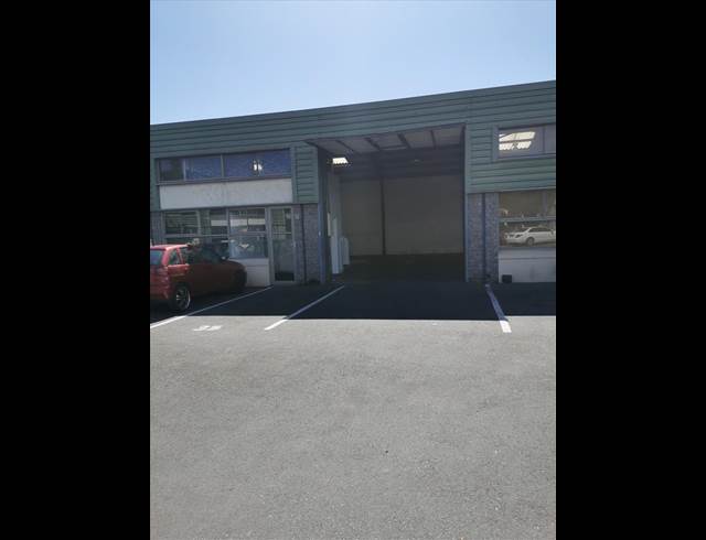 340M² OFFICE TO LET IN EPPING INDUSTRIAL