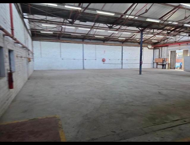 1,072M² WAREHOUSE TO LET IN BURBREEZE