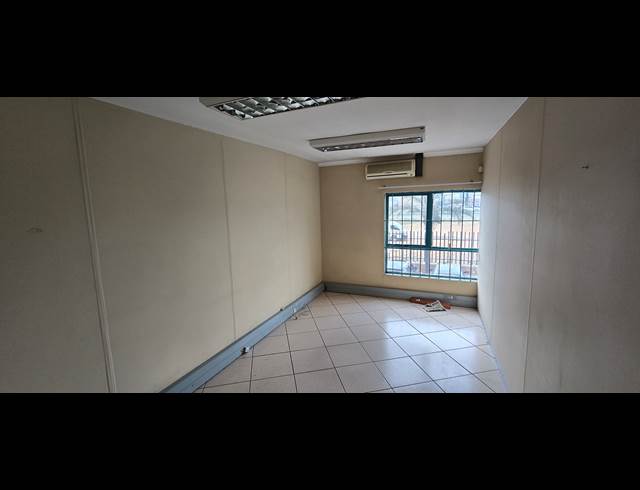 410M² WAREHOUSE TO LET IN STORMILL