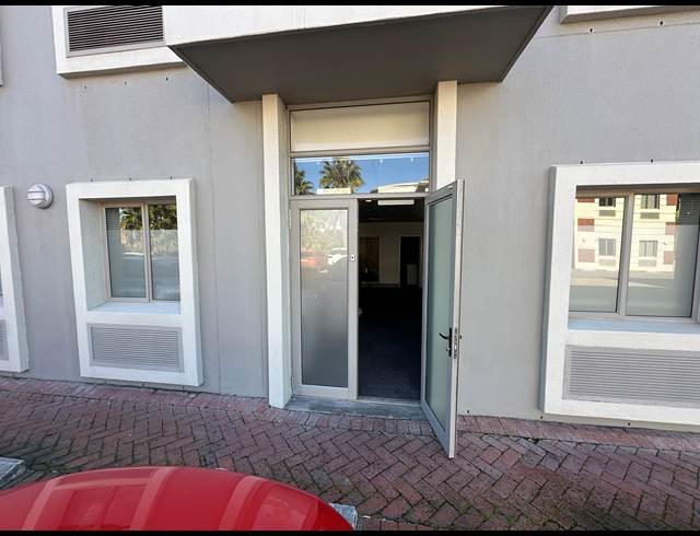 186M² BUSINESS TO LET IN CENTURY CITY