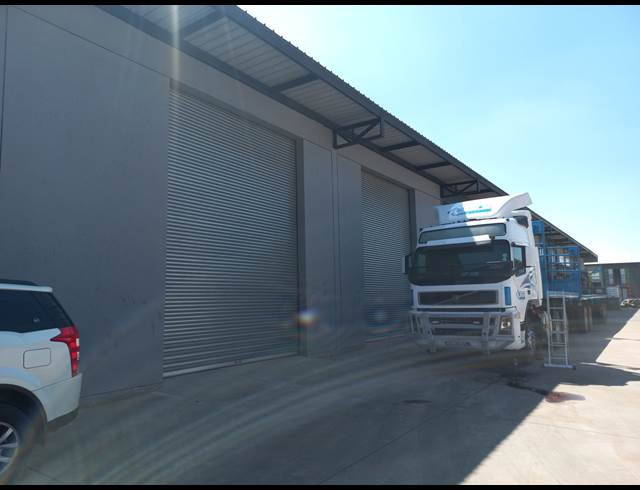 1,309M² WAREHOUSE TO LET IN POMONA