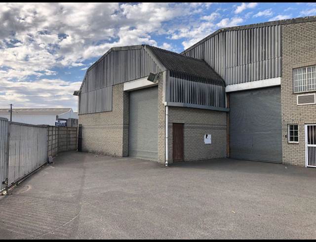 1,220M² WAREHOUSE TO LET IN BLACKHEATH INDUSTRIAL