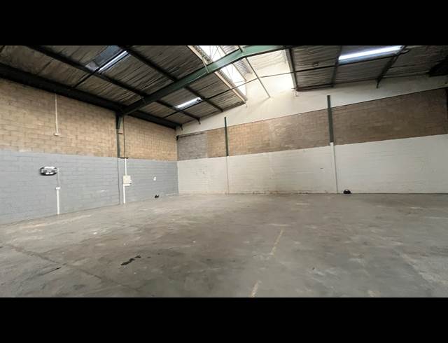 428M² WAREHOUSE TO LET IN MEADOWDALE