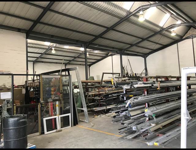 800M² WAREHOUSE RENTED IN RACING PARK