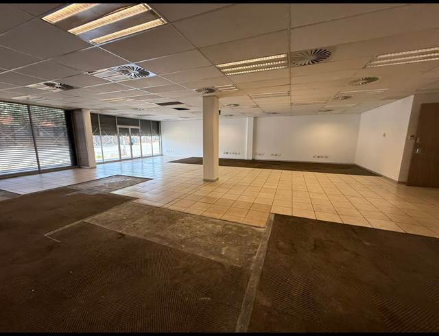 207M² RETAIL TO LET IN INDUSTRIA WEST