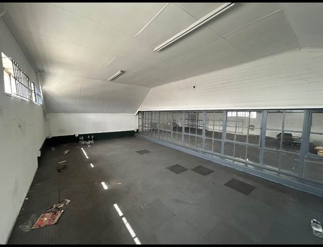 1,400M² WAREHOUSE TO LET IN INDUSTRIA WEST