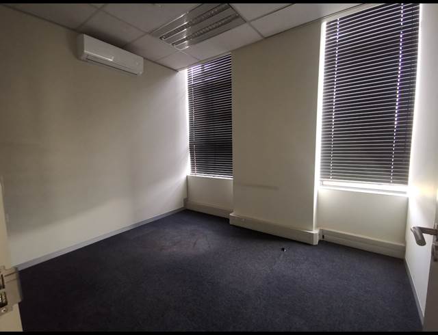 500M² OFFICE TO LET IN PARKHAVEN