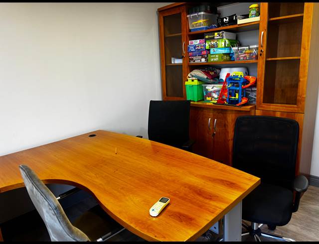 24M² OFFICE TO LET IN DUNKELD WEST