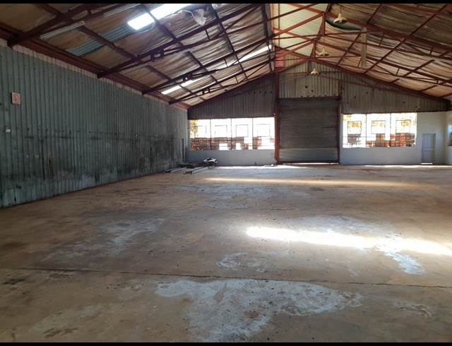 650M² WAREHOUSE TO LET IN ROODEKOP
