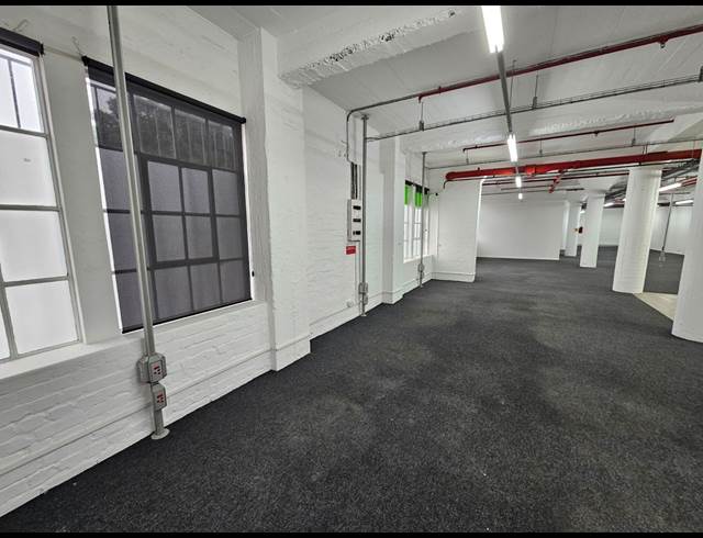 530M² WAREHOUSE TO LET IN PAARDEN EILAND