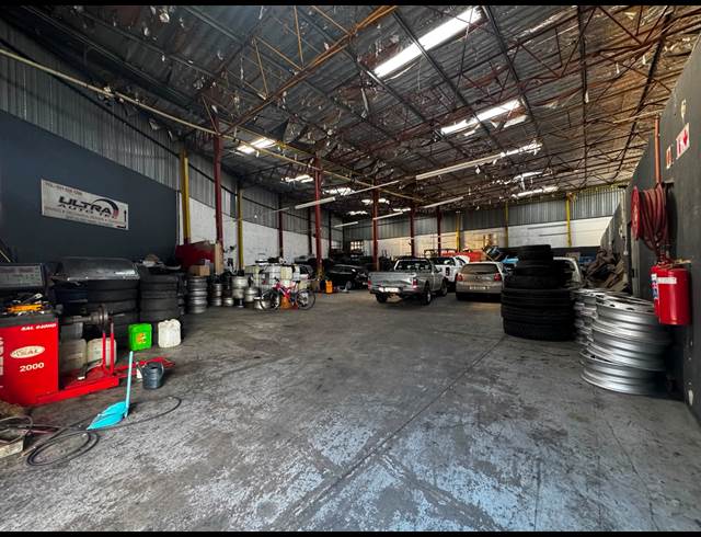 1,100M² WAREHOUSE TO LET IN SPRINGFIELD PARK