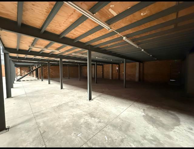 2,500M² WAREHOUSE TO LET IN LASER PARK