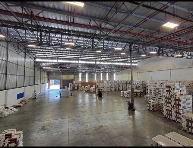 2,940M² WAREHOUSE TO LET IN POMONA