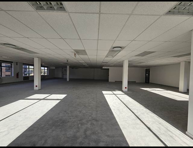 400M² OFFICE TO LET IN PLATTEKLOOF