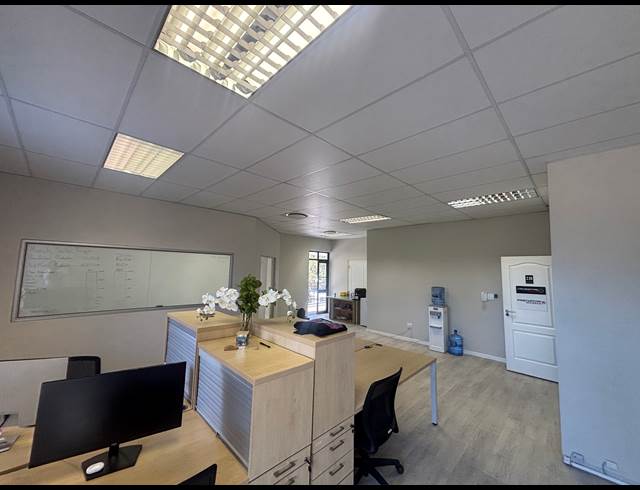 91M² OFFICE TO LET IN PAARDEVLEI