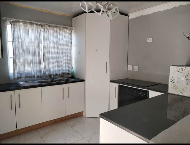 2 bed property to rent in RISECLIFF