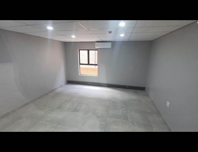 825M² WAREHOUSE TO LET IN RIVERSIDE PARK