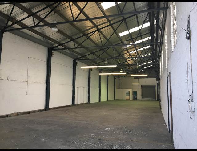 413M² WAREHOUSE RENTED IN WOODSTOCK