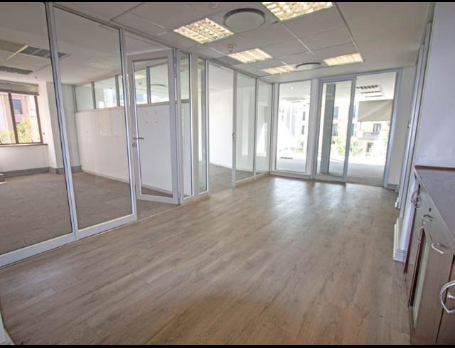 510M² OFFICE TO LET IN FOURWAYS
