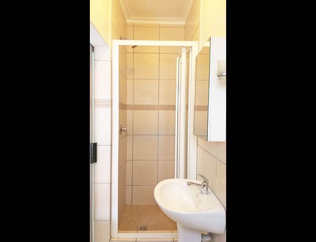 2 bed property to rent in SCHOTSCHE KLOOF