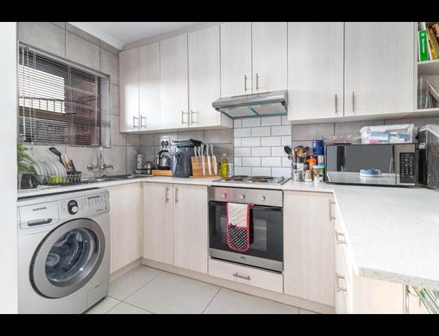 2 BEDROOM PROPERTY TO RENT IN SONSTRAAL HEIGHTS