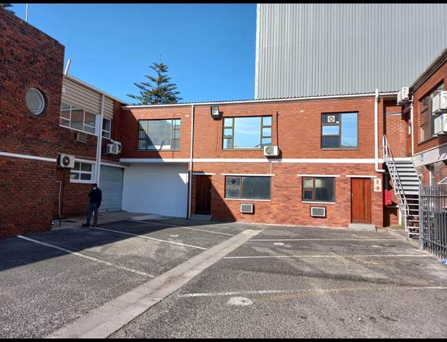 126M² WAREHOUSE RENTED IN EPPING INDUSTRIAL