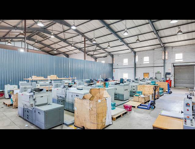 1,400M² OFFICE TO LET IN ROUTE 21 BUSINESS PARK