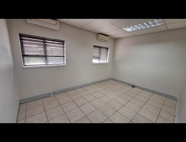 88.20M² OFFICE TO LET IN SONHEUWEL