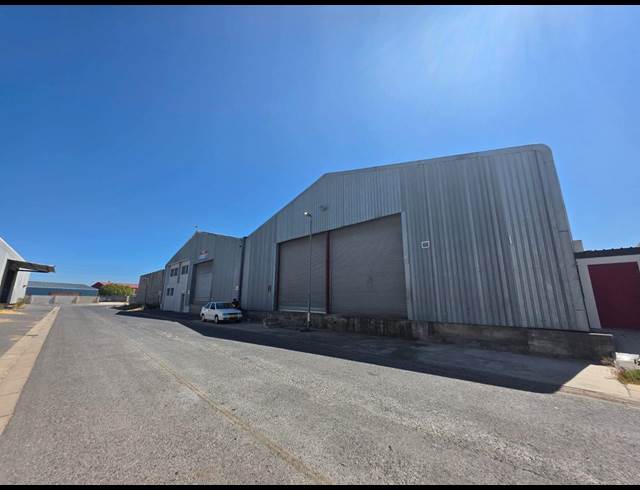 600M² WAREHOUSE TO LET IN STRAND CENTRAL