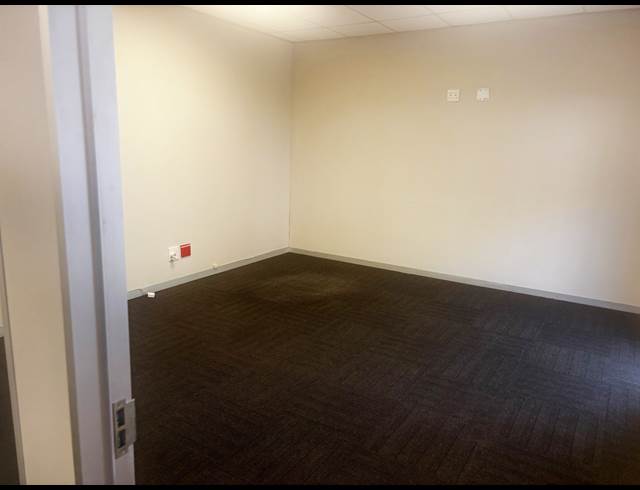 105M² BUILDING TO LET IN FOURWAYS