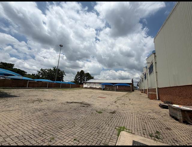 4,056M² WAREHOUSE TO LET IN CLAYVILLE