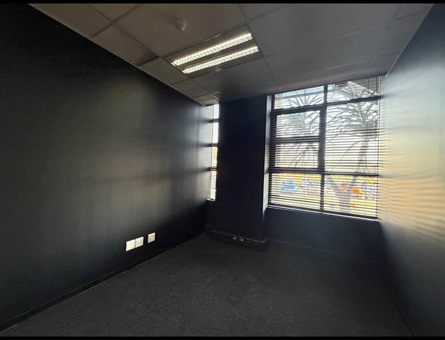 200M² OFFICE TO LET IN PARKHAVEN
