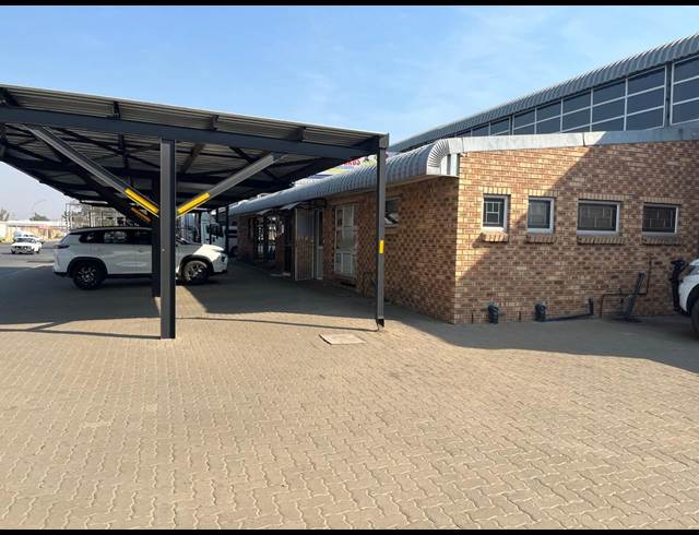 500M² WAREHOUSE TO LET IN OOS EINDE