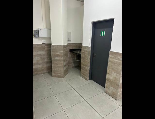 90M² OFFICE TO LET IN WHITE RIVER CENTRAL