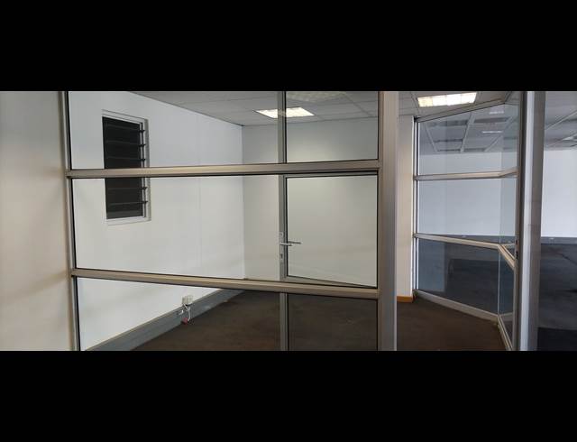 1,570M² RETAIL TO LET IN SONHEUWEL