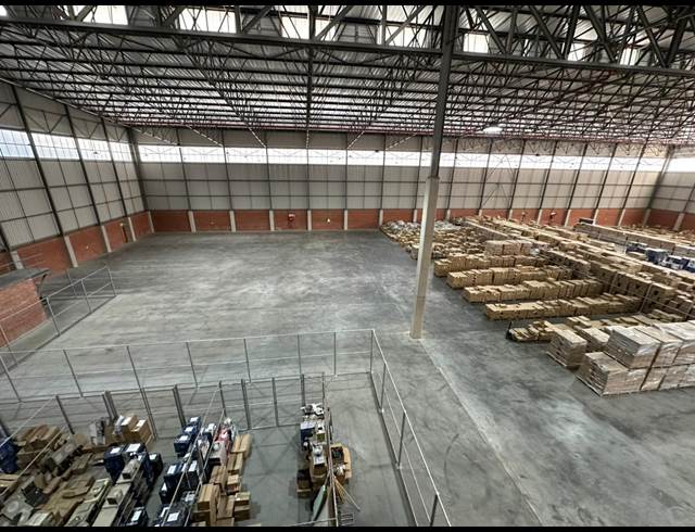 6,940M² WAREHOUSE TO LET IN NORTH RIDING