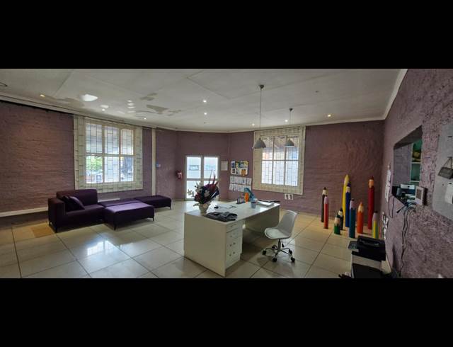400M² BUILDING TO LET IN CITY & SUBURBAN