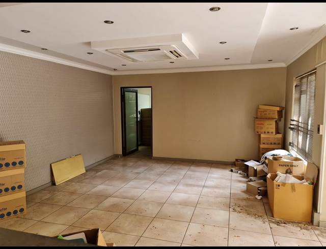 1,151M² OFFICE TO LET IN WADEVILLE