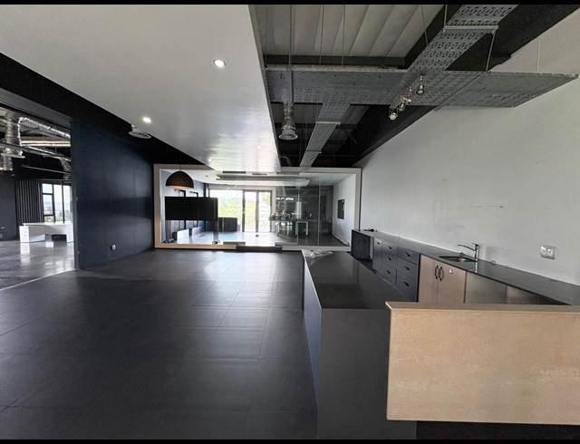 276M² OFFICE TO LET IN FOURWAYS