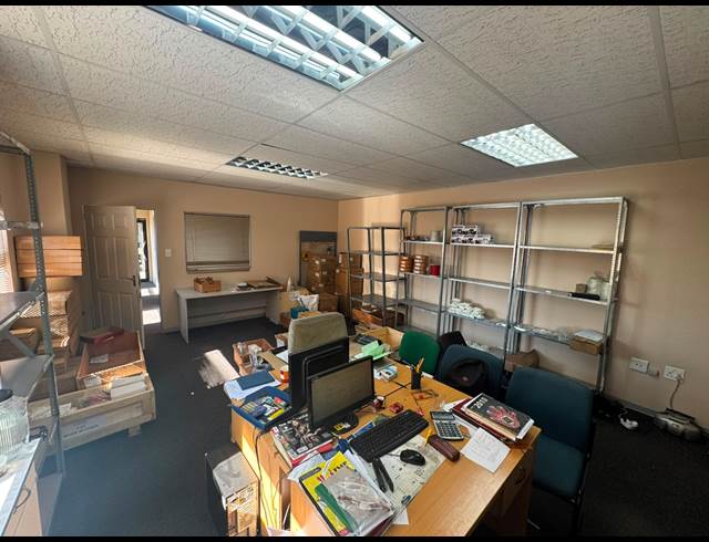 80M² OFFICE TO LET IN ORMONDE