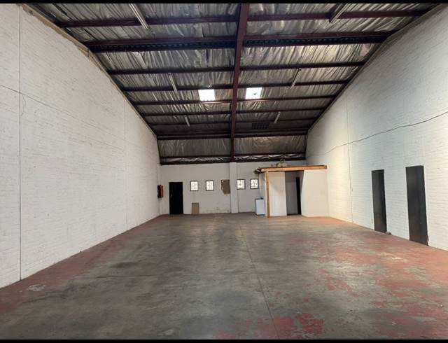 193M² WAREHOUSE TO LET IN CROWN